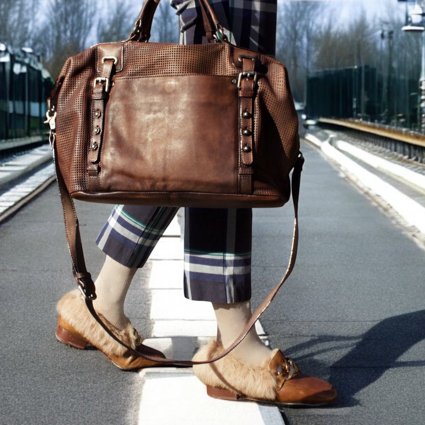 Rustic Elegance – Brown Leather Handbag, Shoulder Bag & Crossbody - Golden Crow