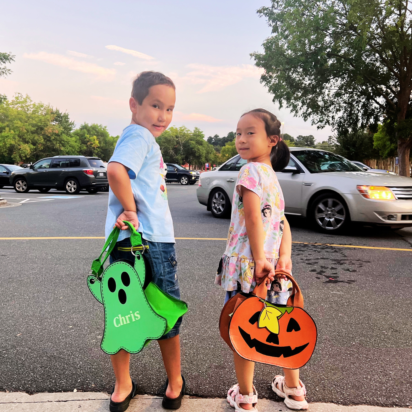 Personalized Glow-in-the-Dark Ghost Halloween Trick-or-Treat Bag for Kids – Custom Name Candy Tote
